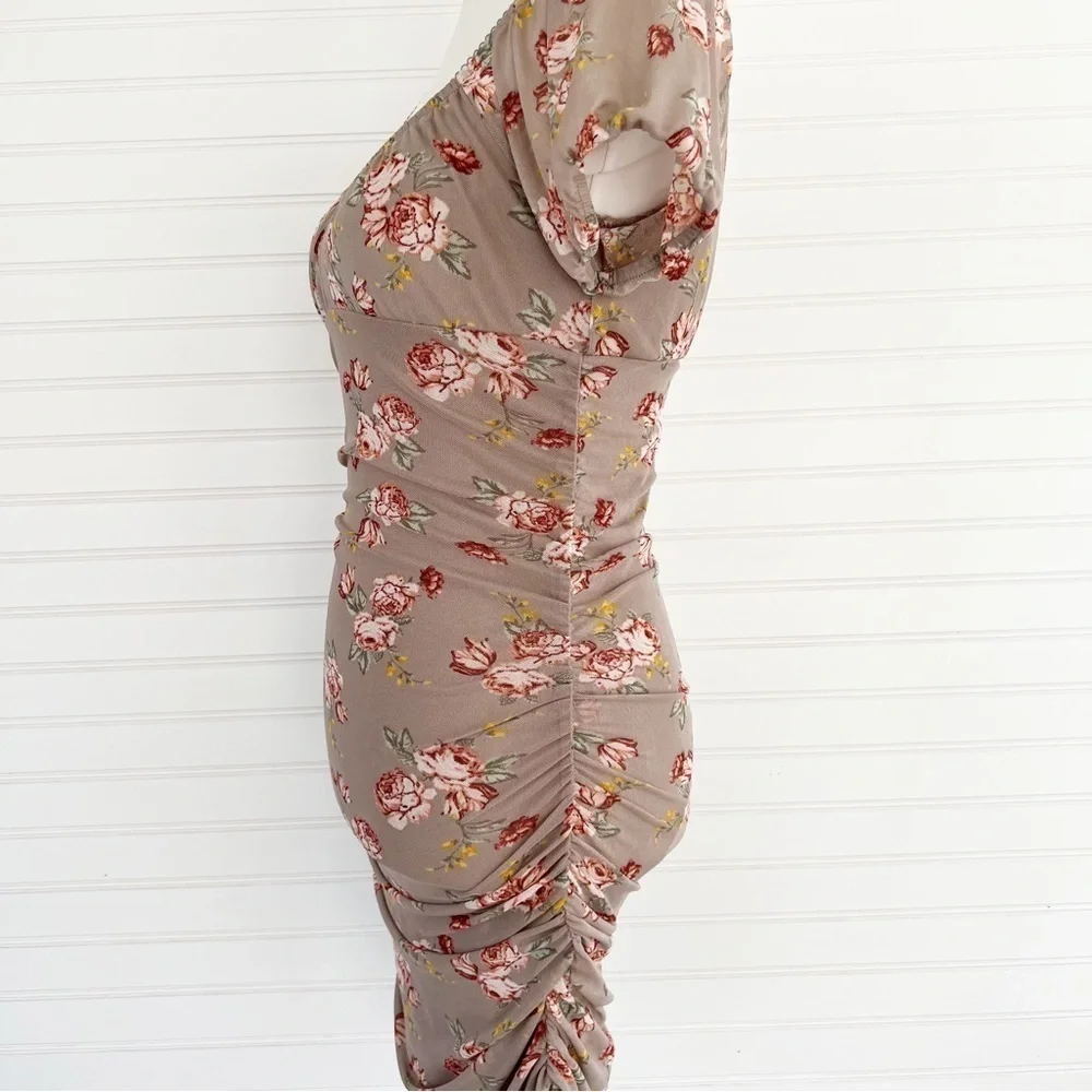 Floral stretch ruched summer dress Size Small NEW - Picture 3 of 10